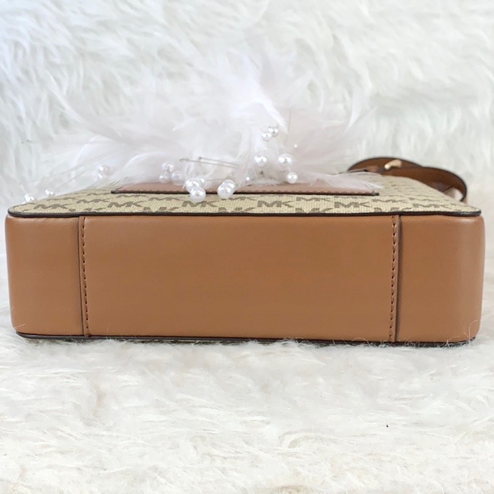 👜New Michael Kors 👜Gloria Natural Luggage Pocket - Picture 6 of 8